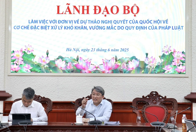 Tiếp tục hoàn thiện dự thảo nghị quyết về xử lý vướng mắc do quy định pháp luật